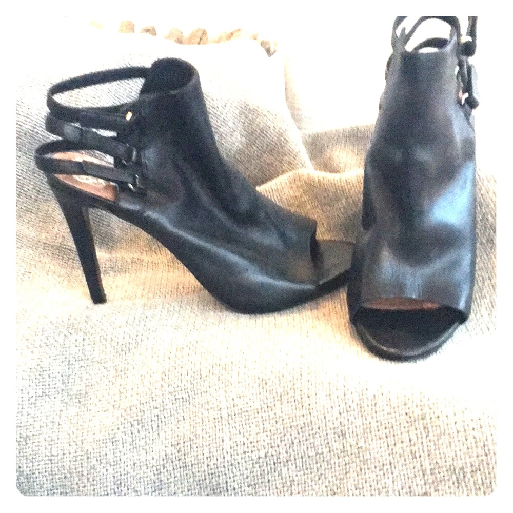 Vince Camuto leather strappy heel